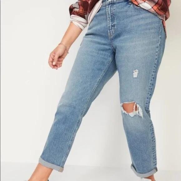 Old Navy Mid-Rise Boyfriend Straight Ripped Jeans for Women - Picture 3 of 8